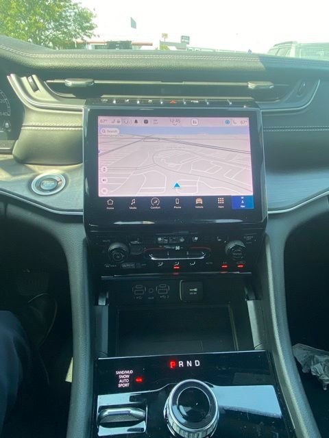 Used 2025 Jeep Grand Cherokee Limited w/ Luxury Tech Group II AWD/4WD image 8