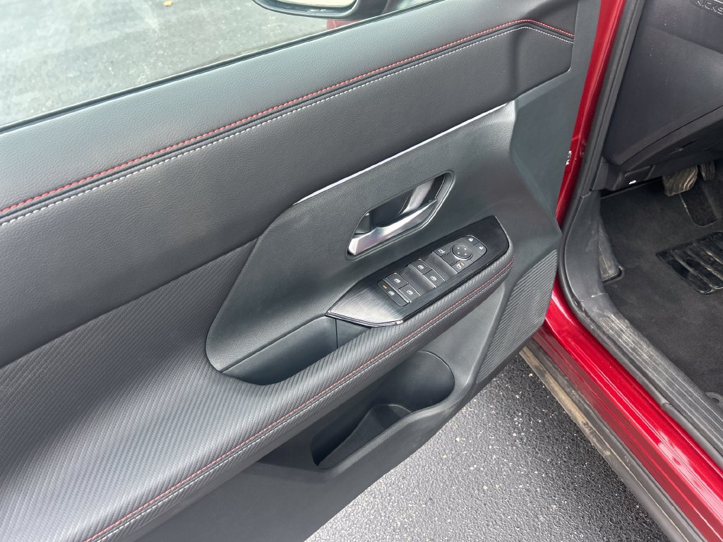 Used 2025 Nissan Kicks SR w/ SR Premium Package AWD/4WD image 12