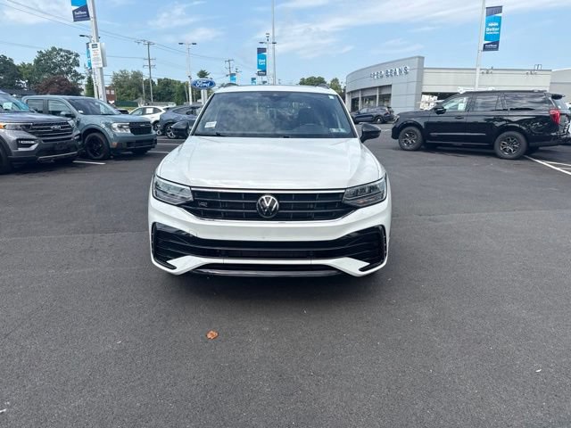 Used 2024 Volkswagen Tiguan SE R-Line AWD/4WD image 2