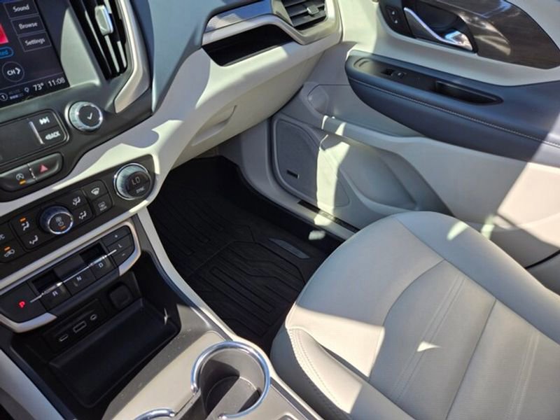 Used 2023 GMC Terrain Denali w/ Denali Premium Package image 25