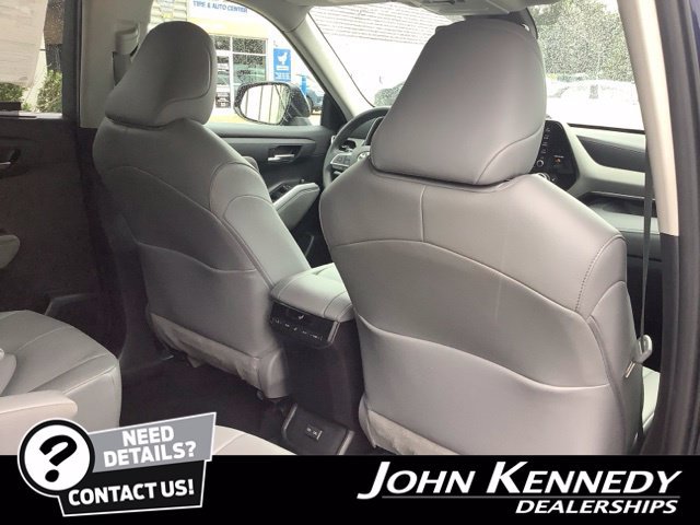 Used 2022 Toyota Highlander XLE AWD/4WD image 28