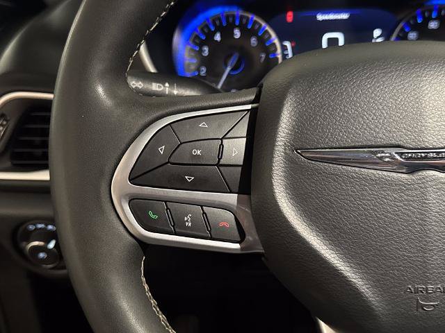 Used 2025 Chrysler Pacifica Select FWD image 19