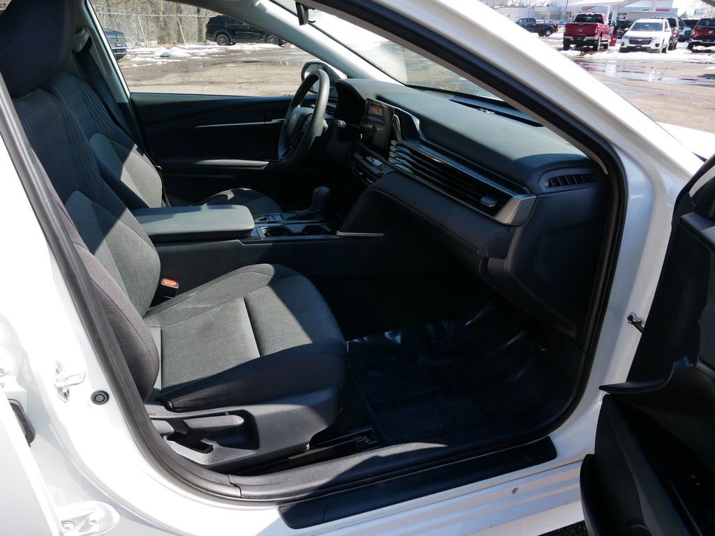 Used 2025 Toyota Camry LE FWD image 8