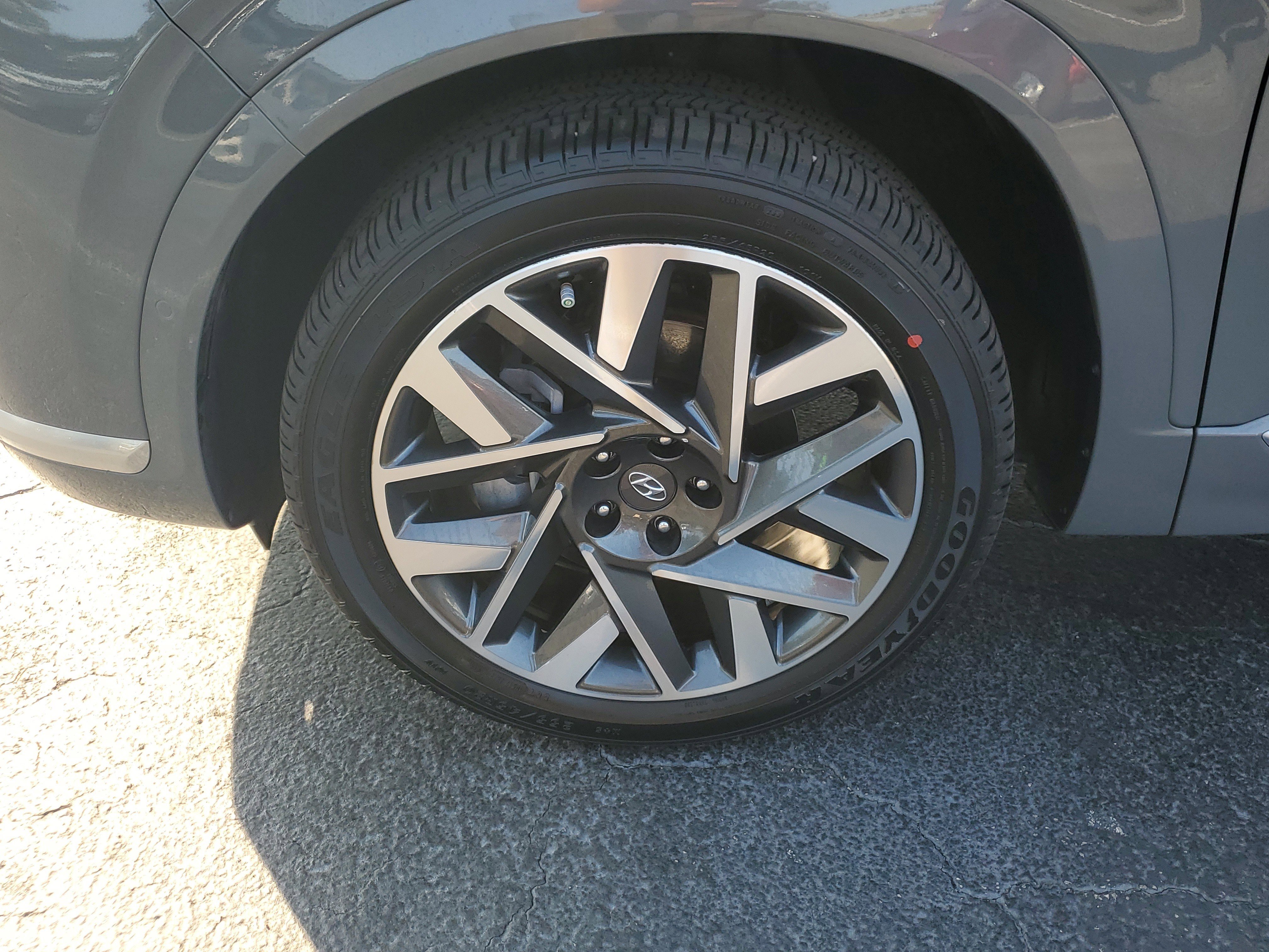 Used 2023 Hyundai Santa Fe Calligraphy image 5