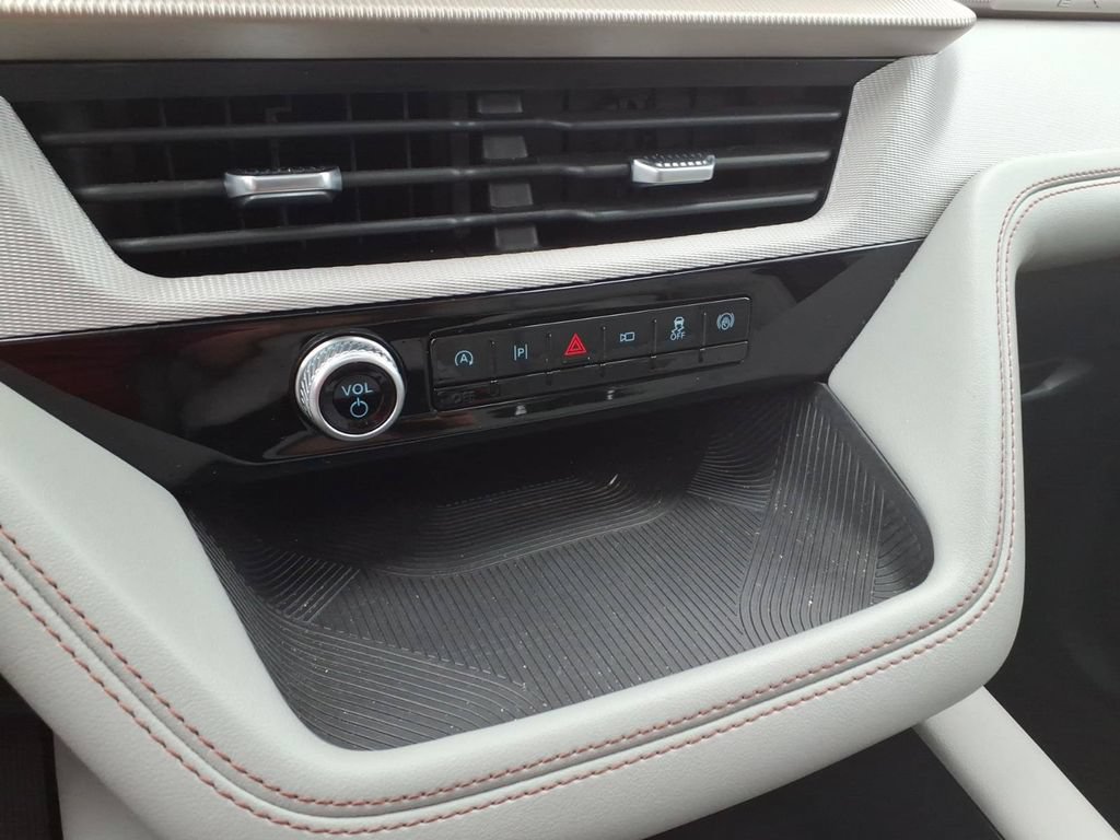 Certified 2025 Ford Explorer Active w/ Active Comfort Package AWD/4WD image 25