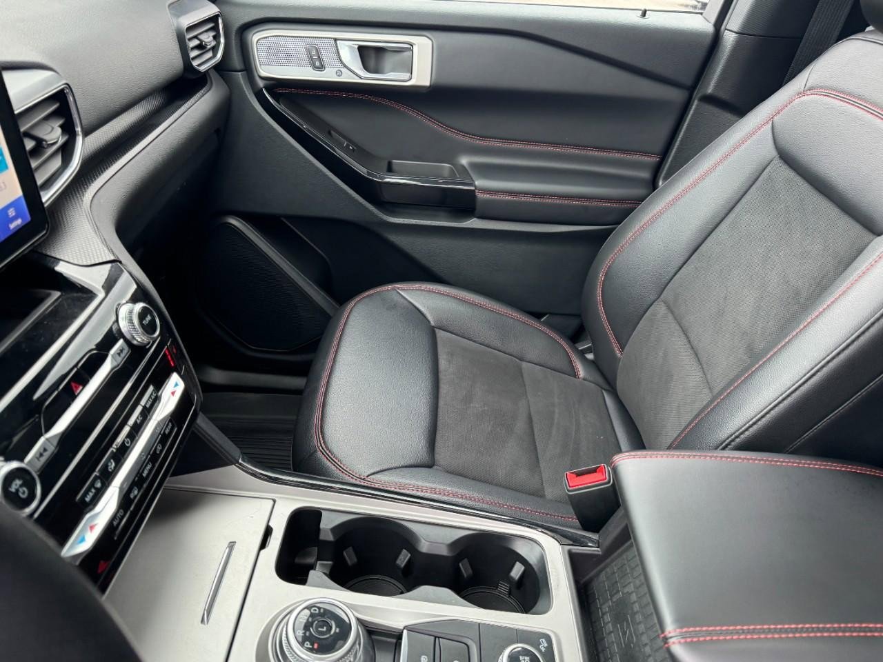 Certified 2024 Ford Explorer ST-Line w/ Class IV Trailer Tow Package image 15