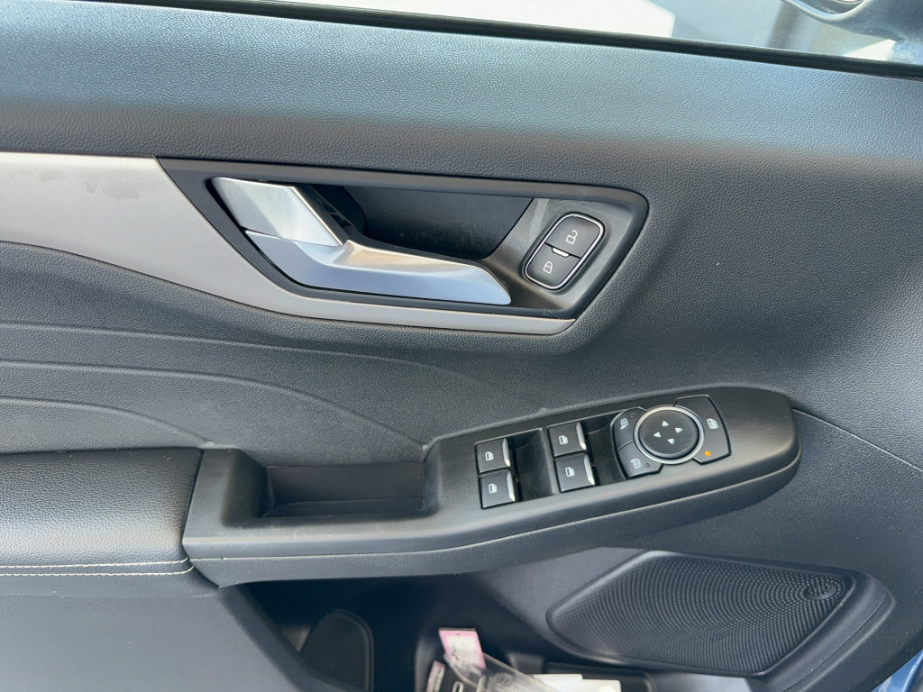 Certified 2022 Ford Escape SEL image 9