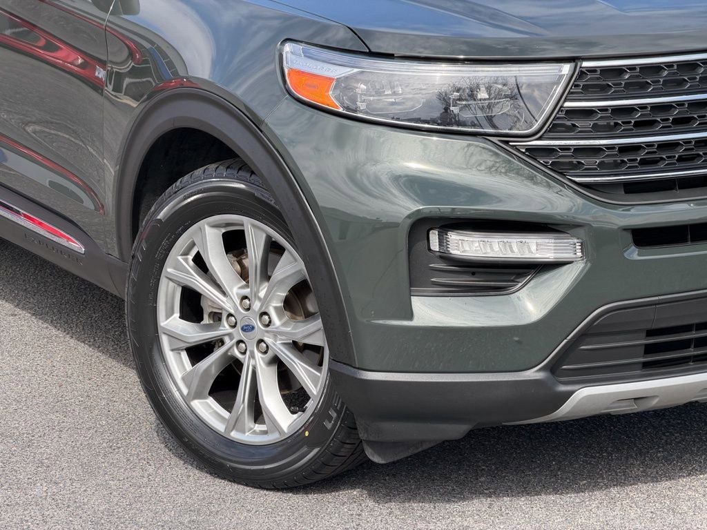 Certified 2023 Ford Explorer XLT w/ Equipment Group 202A RWD image 9
