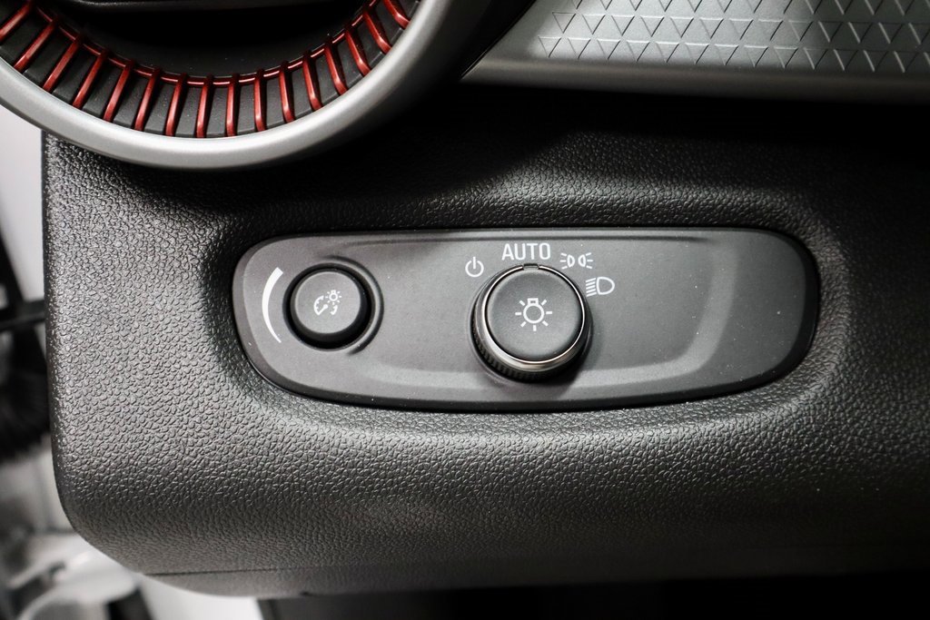 Used 2025 Chevrolet Trax RS w/ Driver Confidence Package image 27