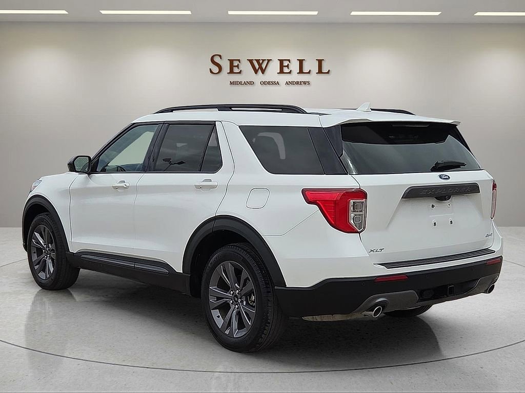 Certified 2023 Ford Explorer XLT w/ Equipment Group 202A AWD/4WD image 3