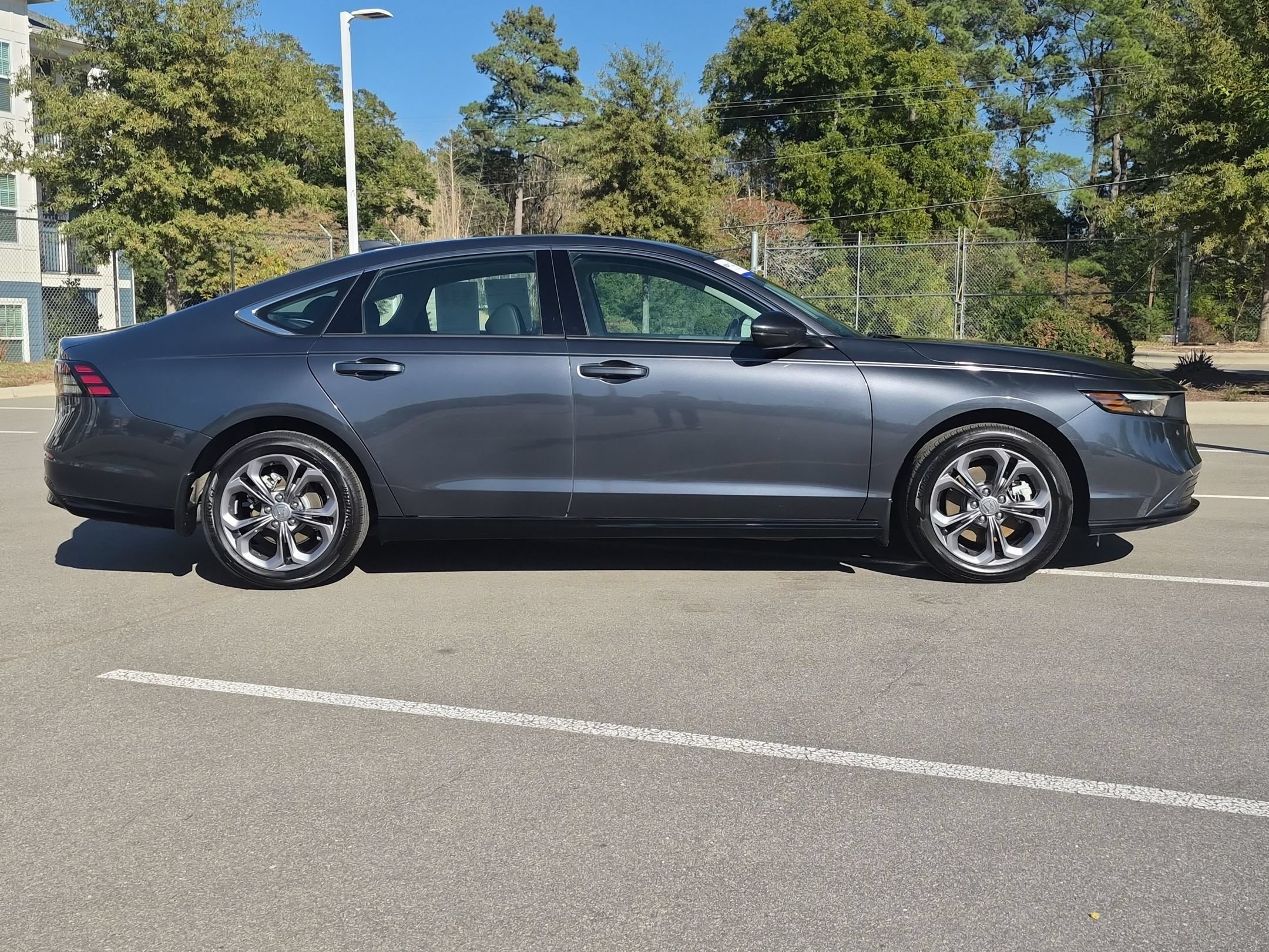 Used 2025 Honda Accord EX-L image 3