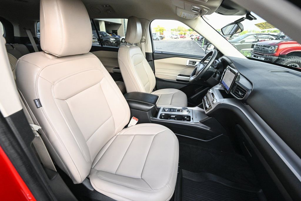 Certified 2023 Ford Explorer XLT w/ Equipment Group 202A image 30