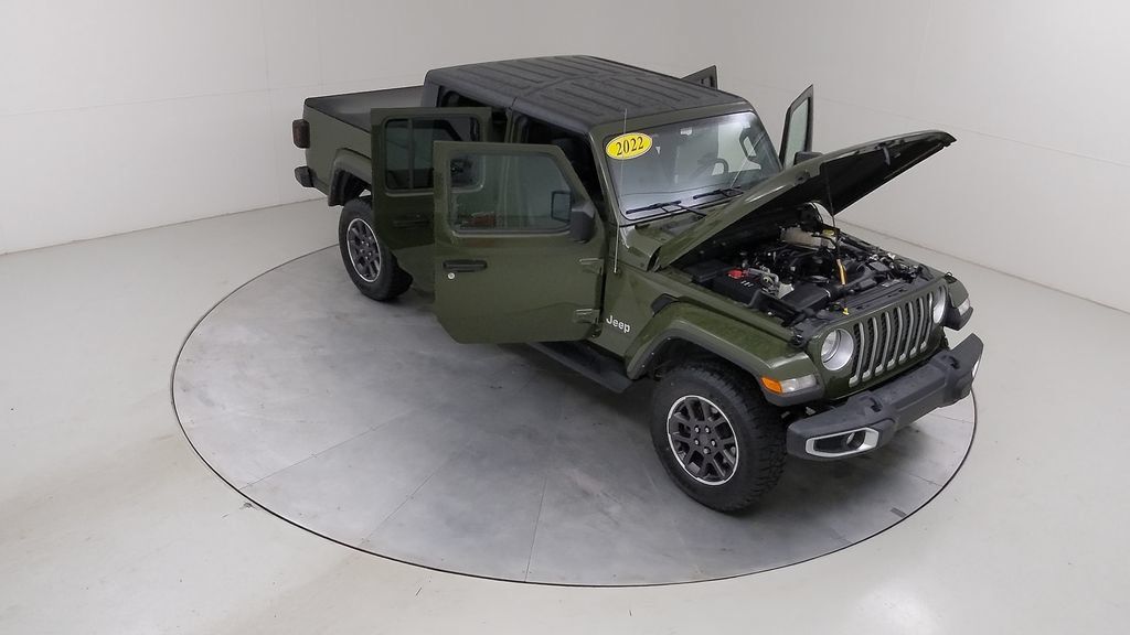 Used 2022 Jeep Gladiator Overland w/ Dual Top Group AWD/4WD image 46