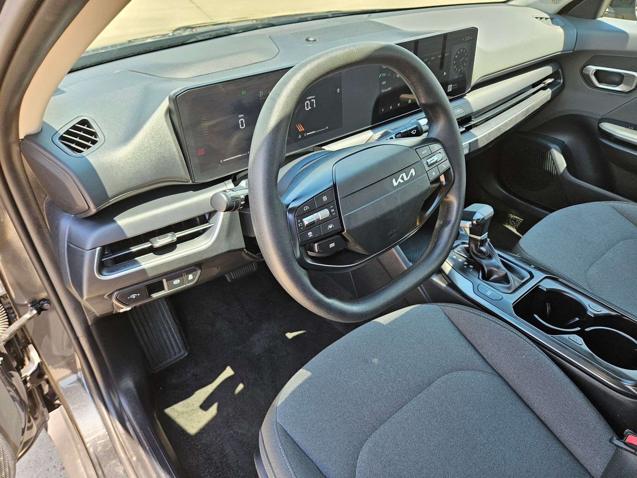 Used 2025 Kia K4 FWD image 16