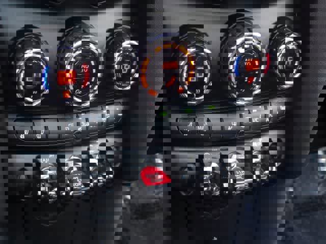 Used 2020 MINI Cooper 2-Door Hardtop image 30