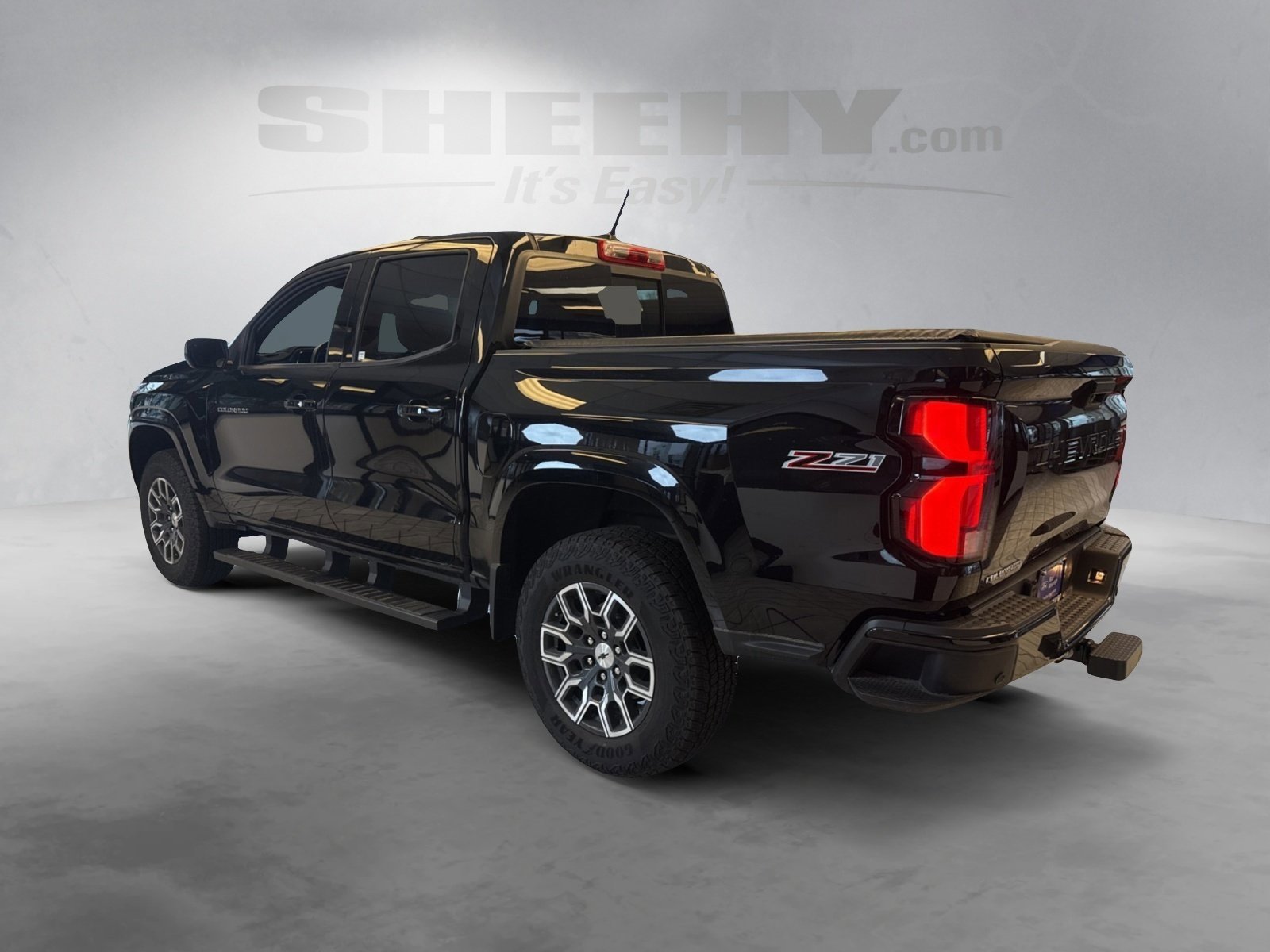 Used 2023 Chevrolet Colorado Z71 w/ Z71 Convenience Package 2 image 3