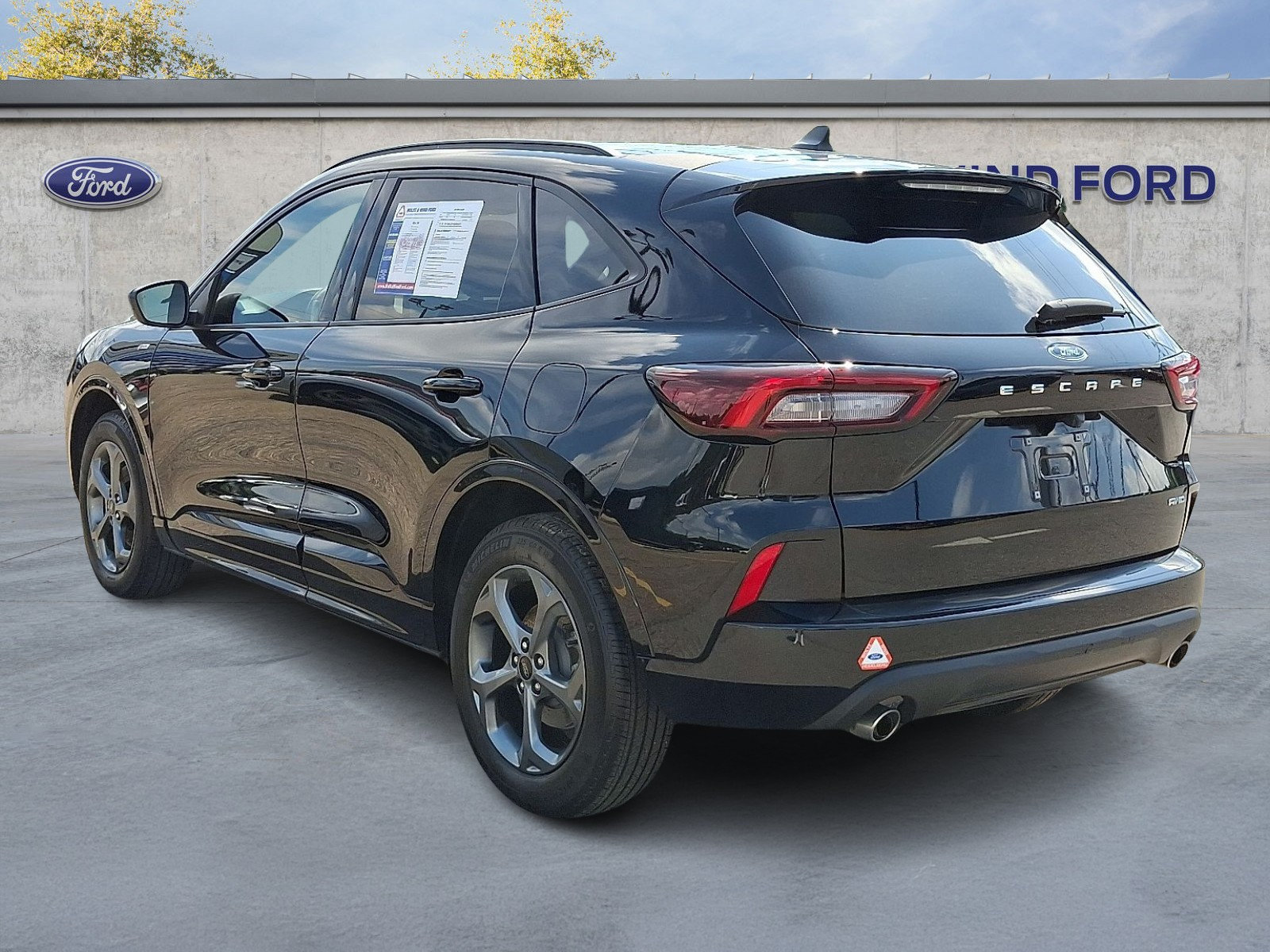 Certified 2024 Ford Escape ST-Line AWD/4WD image 4