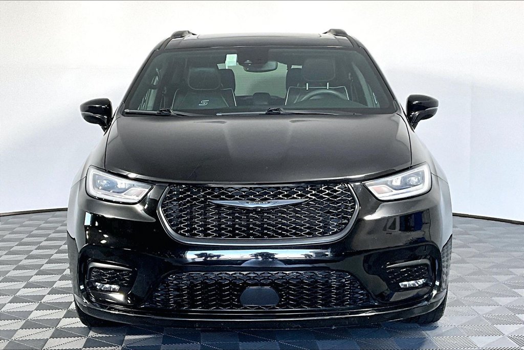 Used 2025 Chrysler Pacifica Limited FWD image 3