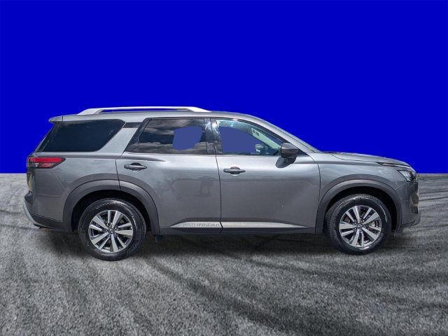 Used 2025 Nissan Pathfinder SL FWD image 3