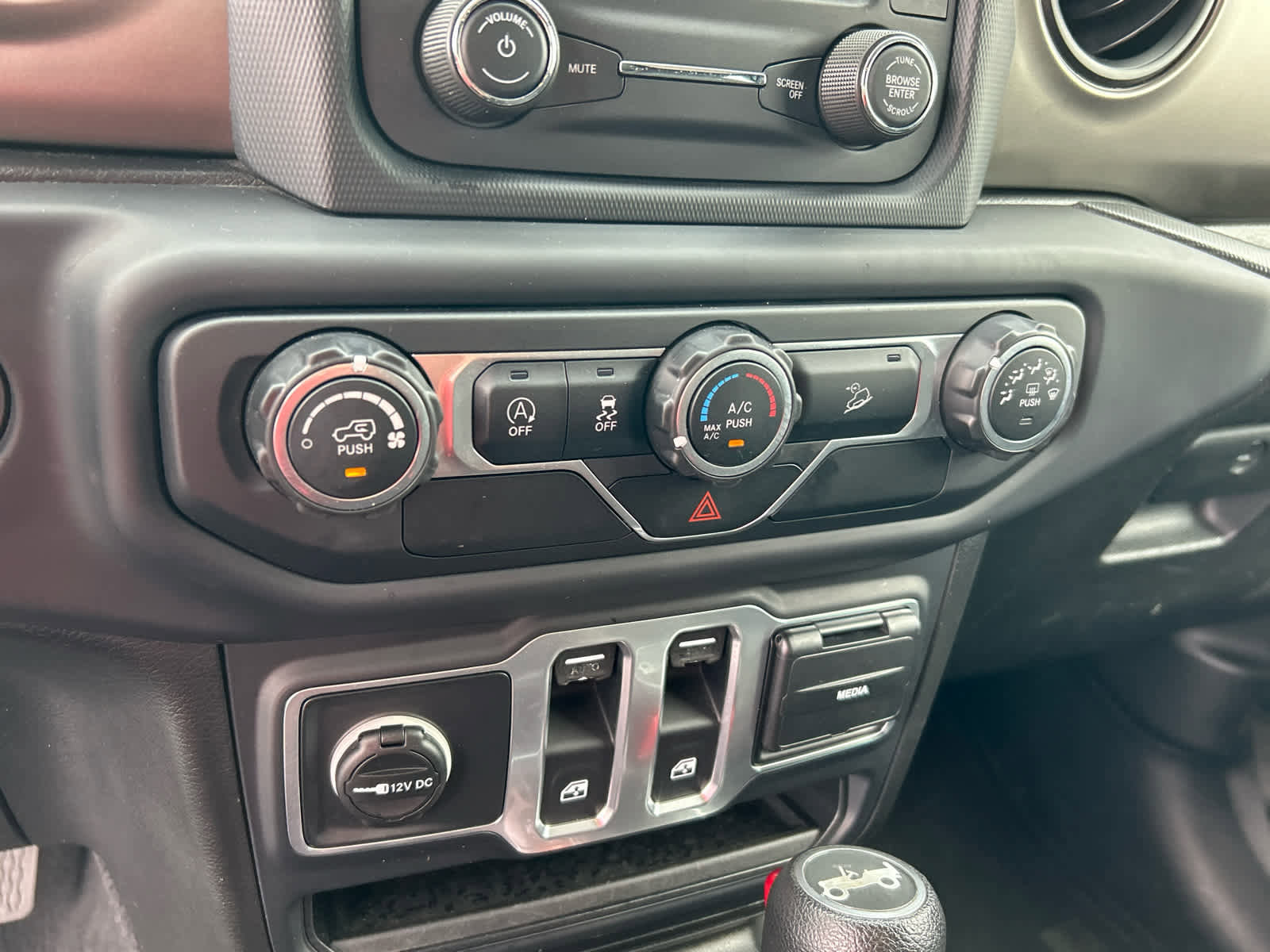 Used 2019 Jeep Wrangler Sport image 31