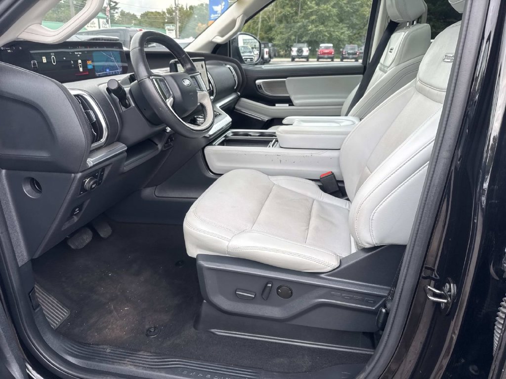 Certified 2025 Ford Expedition Platinum w/ Driver's Package AWD/4WD image 19