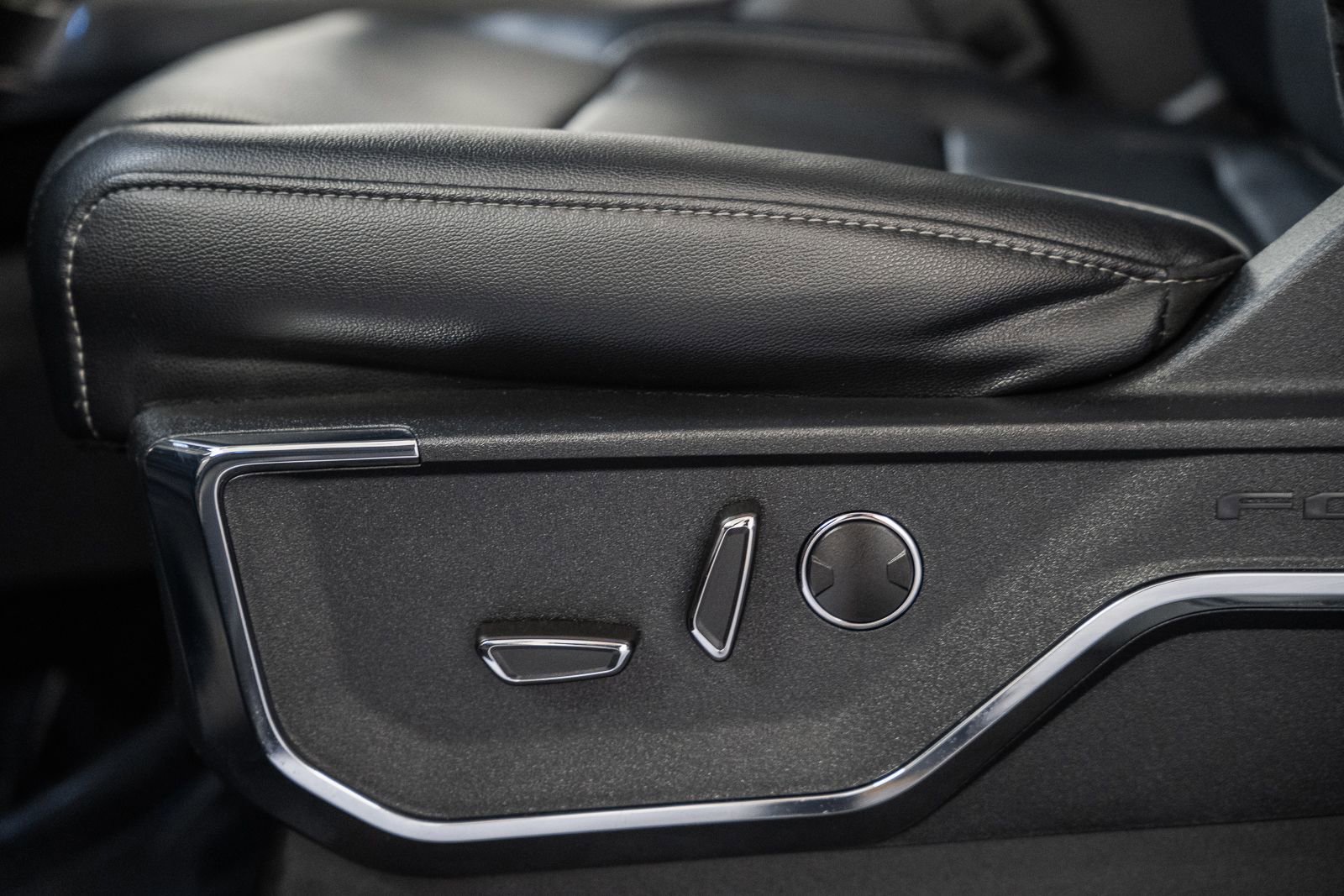 Certified 2023 Ford F150 Lariat w/ Equipment Group 502A High image 46