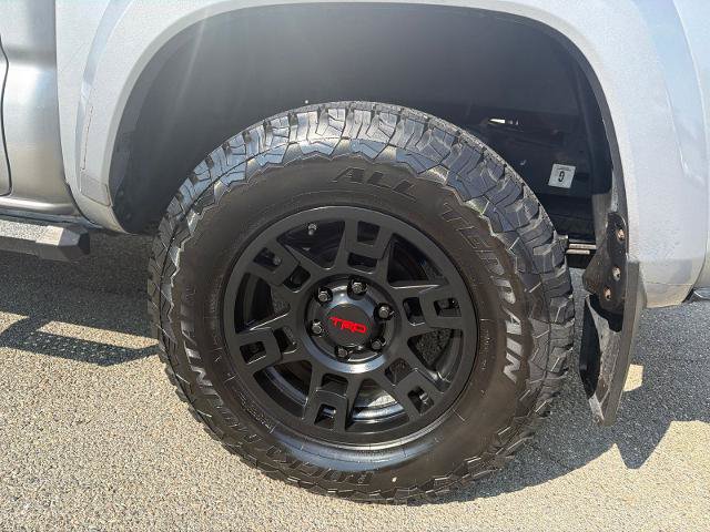 Used 2017 Toyota Tacoma TRD Sport w/ Tow Package (A/T) AWD/4WD image 30