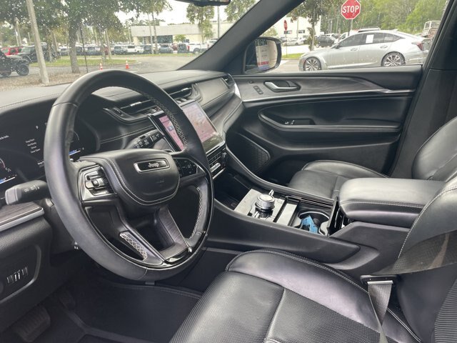 Used 2023 Jeep Grand Cherokee L Overland w/ Advanced Protech Group III AWD/4WD image 13