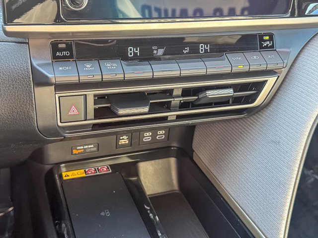 Used 2025 Toyota Camry SE image 23