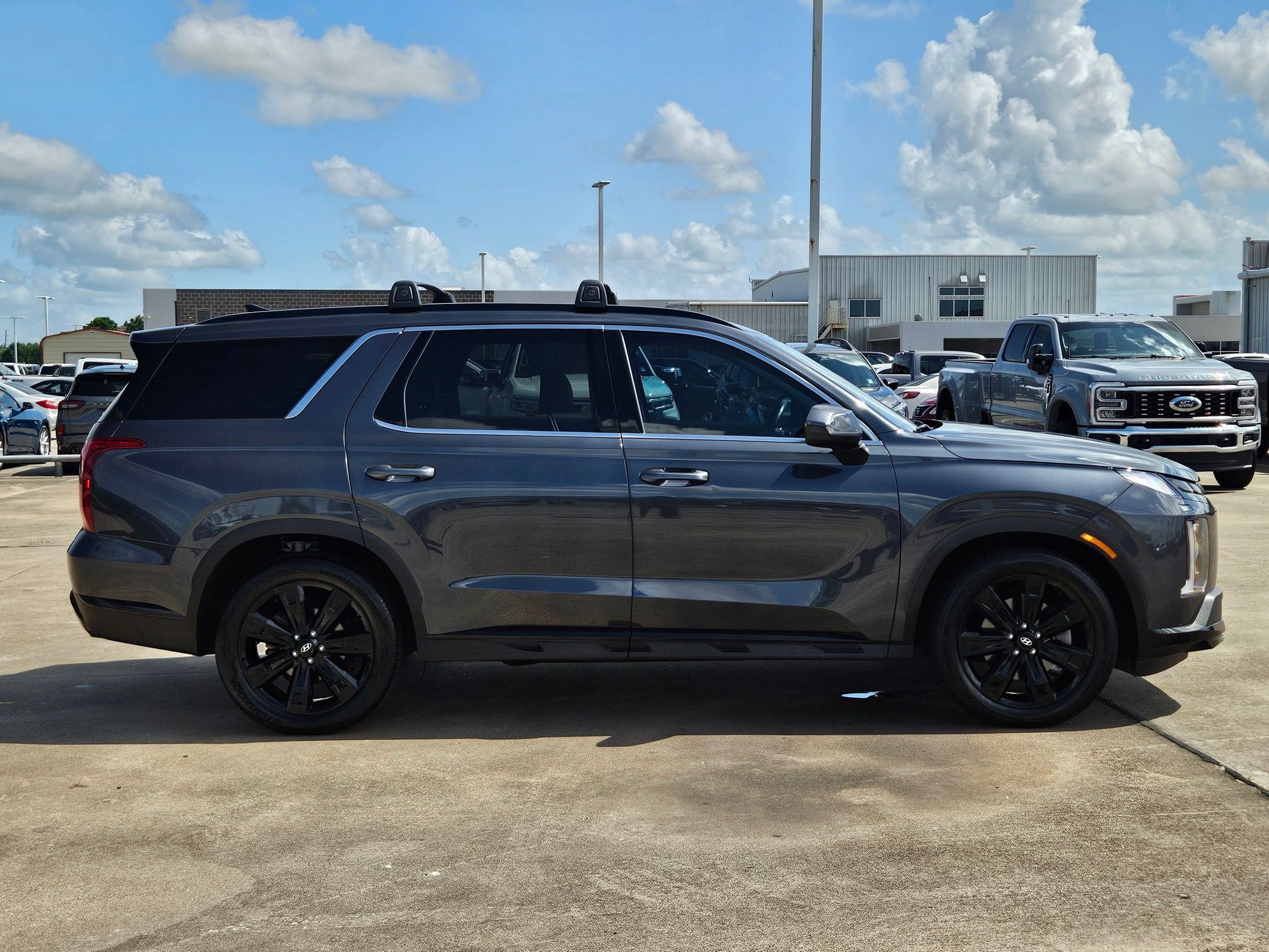 Used 2024 Hyundai Palisade XRT FWD image 2