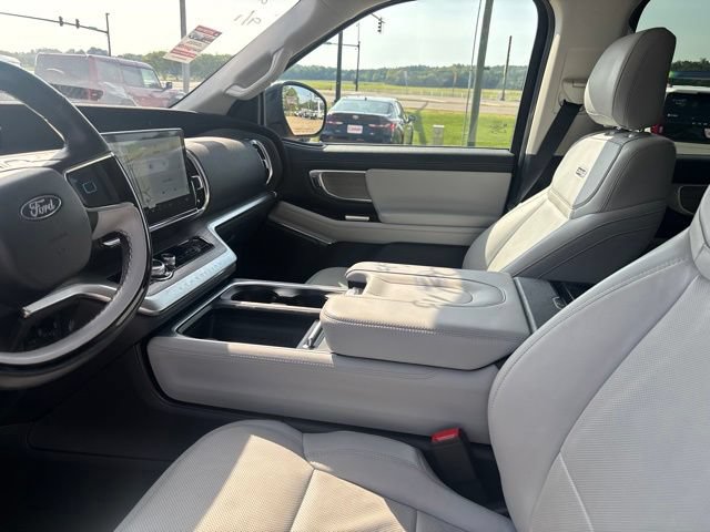 Certified 2025 Ford Expedition Platinum w/ Driver's Package AWD/4WD image 14