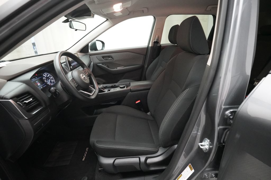 Used 2023 Nissan Rogue S AWD/4WD image 7