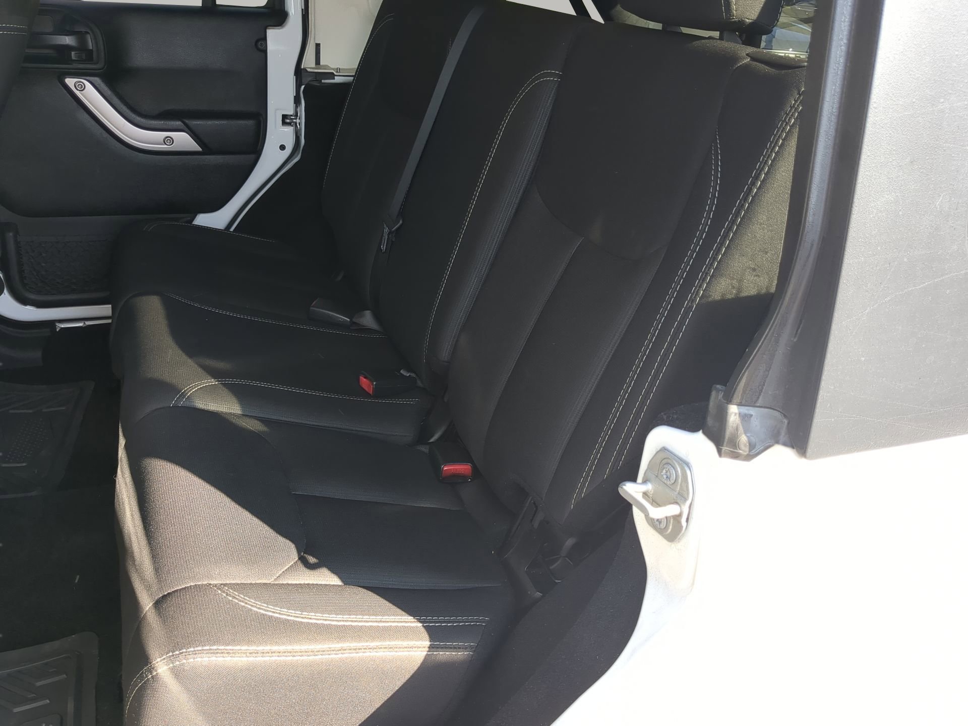 Used 2018 Jeep Wrangler Unlimited Sahara image 41