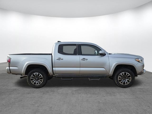 Used 2022 Toyota Tacoma TRD Sport w/ Technology Package image 5