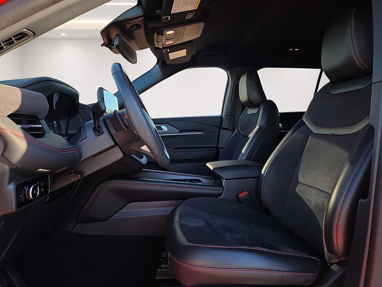 Certified 2025 Ford Explorer ST AWD/4WD image 15