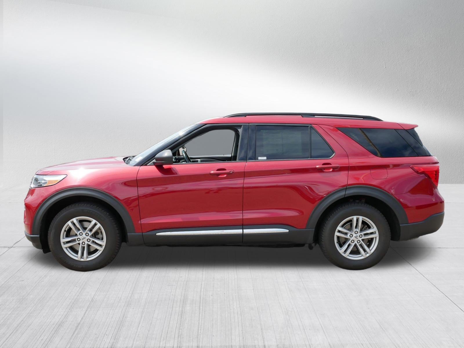 Certified 2020 Ford Explorer XLT w/ Equipment Group 202A AWD/4WD image 4