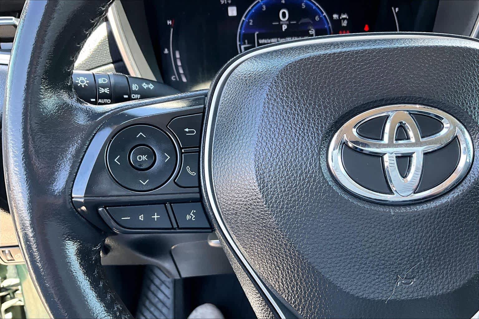 Used 2024 Toyota Corolla Cross XLE FWD image 23