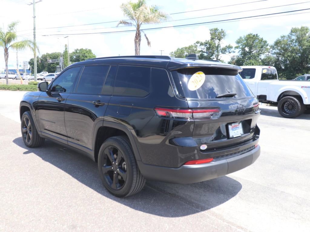 Used 2023 Jeep Grand Cherokee L Laredo RWD image 10
