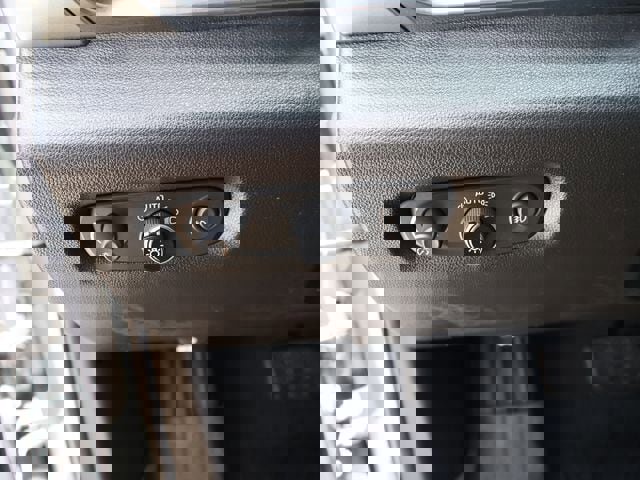 Used 2020 Chevrolet Traverse LT FWD image 25