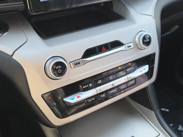 Certified 2023 Ford Explorer XLT RWD image 22