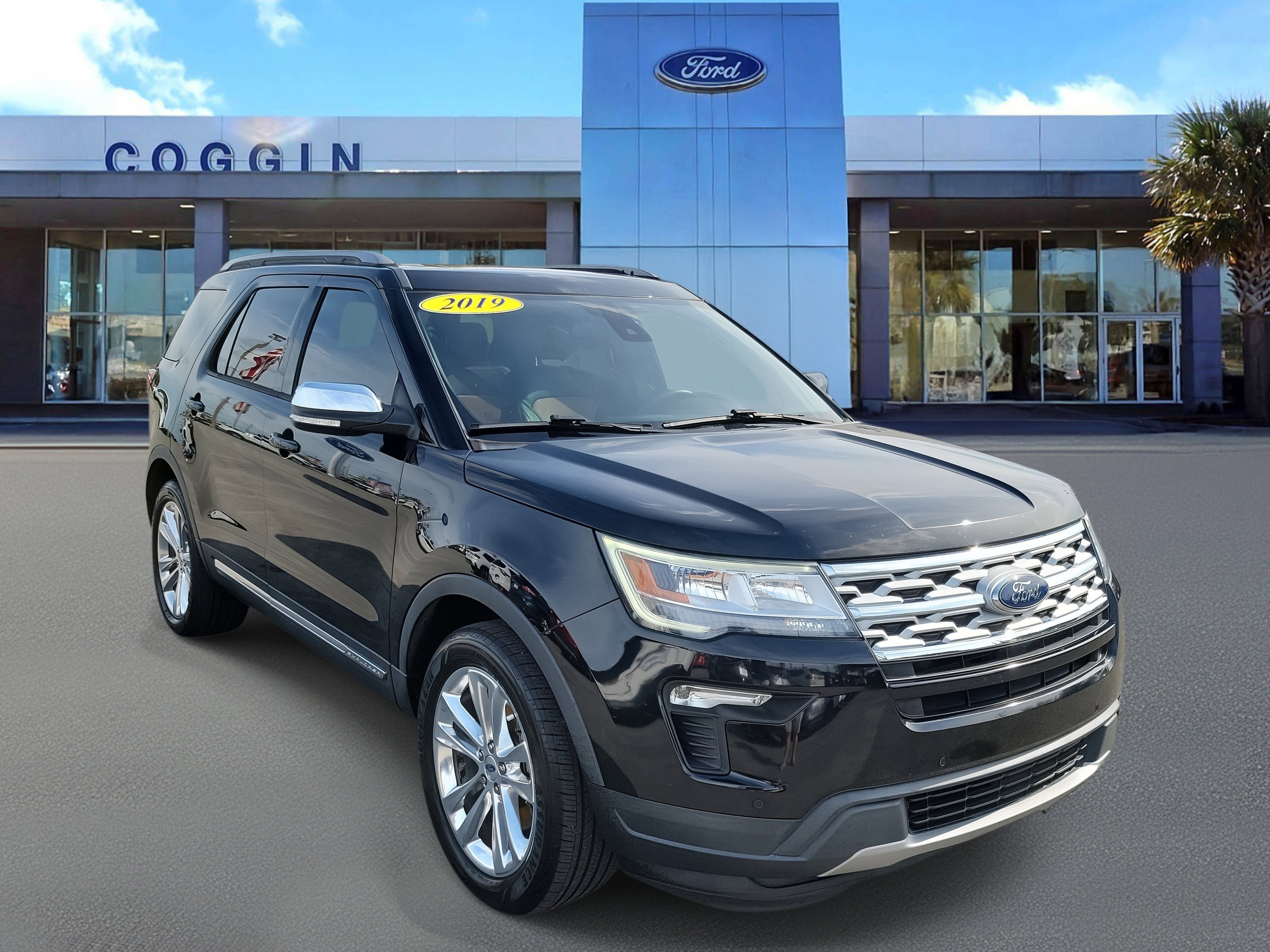 Certified 2019 Ford Explorer XLT w/ Equipment Group 202A image 4