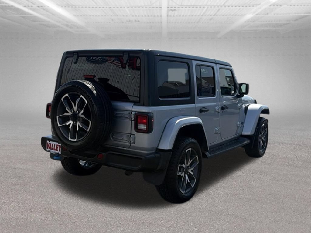 Used 2024 Jeep Wrangler Unlimited w/ Convenience Group AWD/4WD image 13
