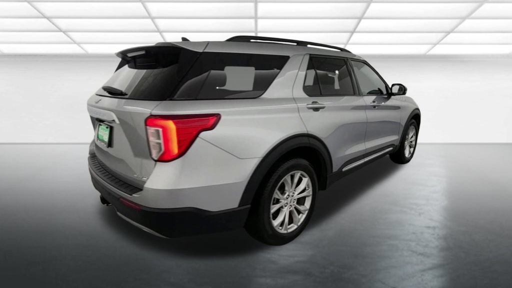 Certified 2024 Ford Explorer XLT w/ Equipment Group 202A AWD/4WD image 9