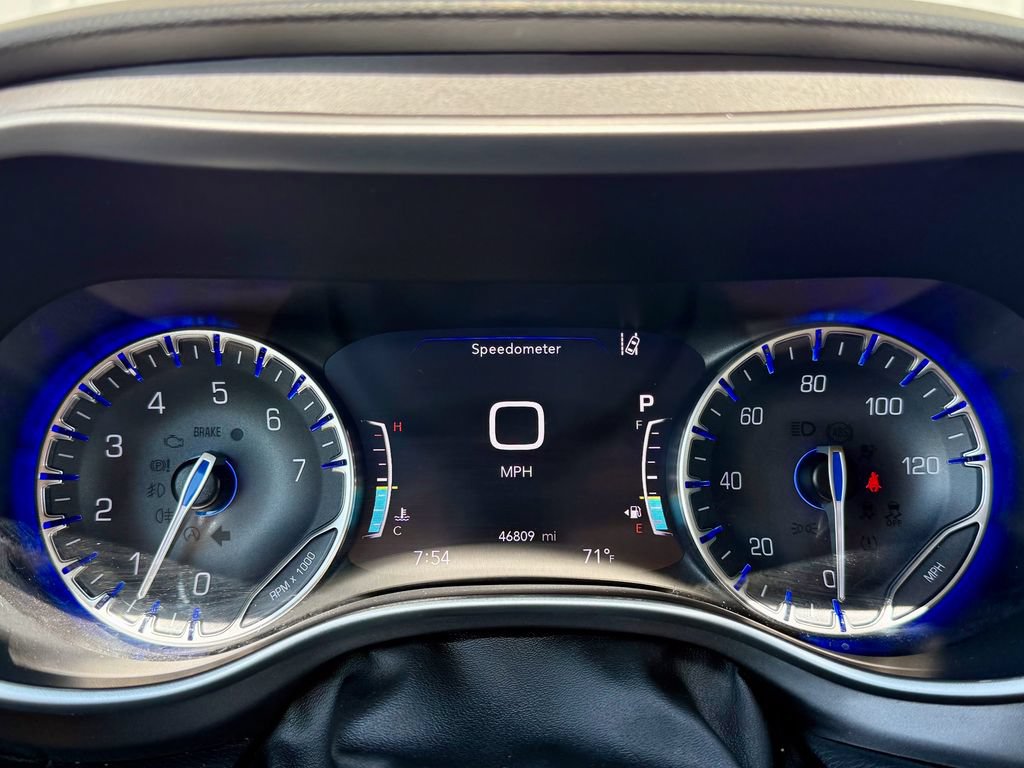 Used 2021 Chrysler Pacifica Touring-L FWD image 25