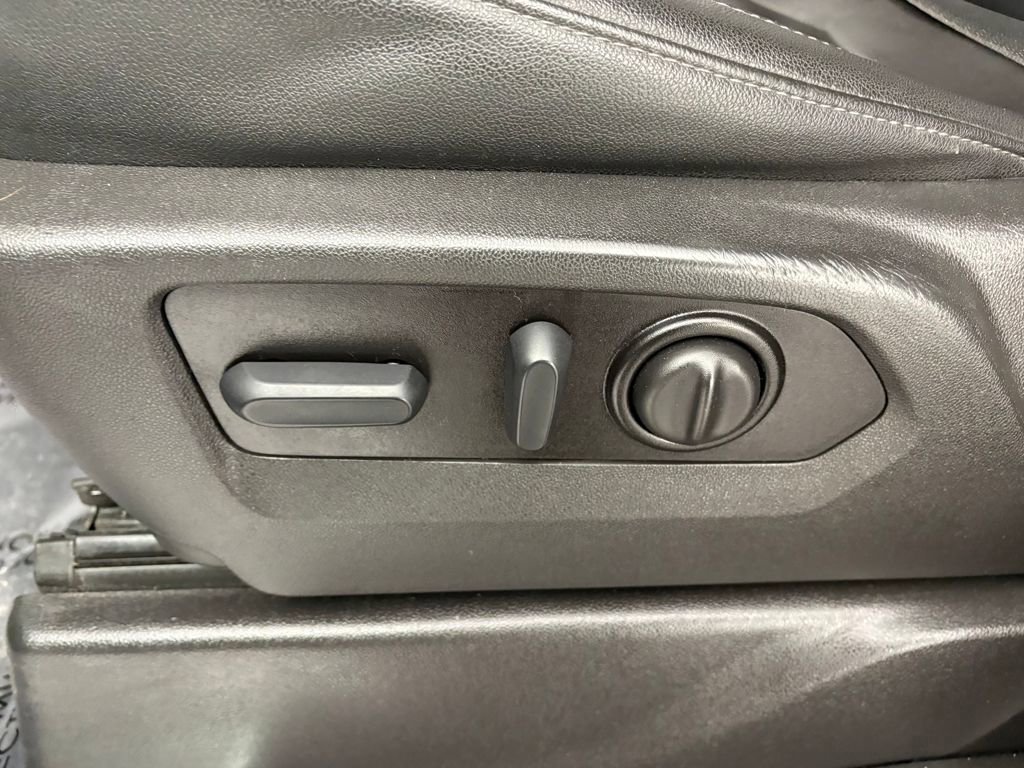 Used 2022 GMC Sierra 3500 SLT w/ SLT Premium Package image 16