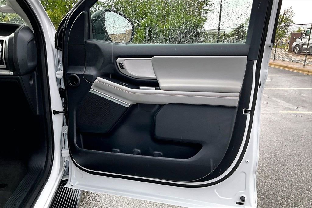 Certified 2025 Ford Expedition Active AWD/4WD image 23