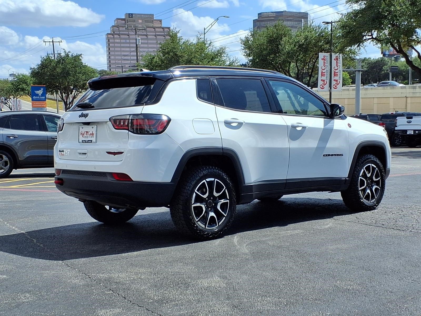 Used 2025 Jeep Compass Trailhawk AWD/4WD image 6