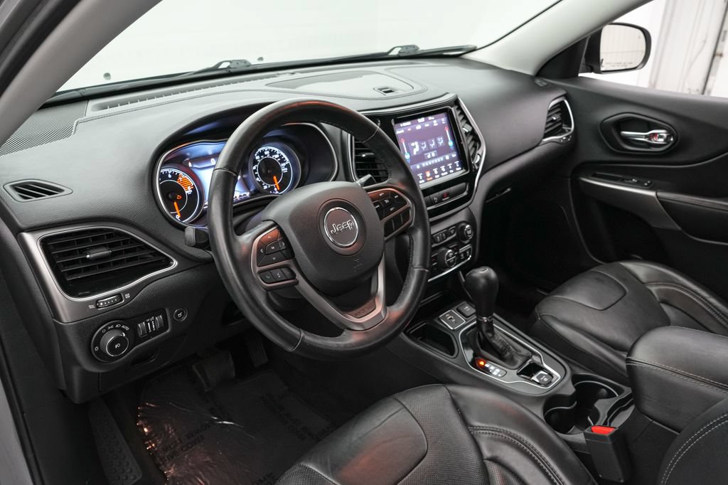 Used 2019 Jeep Cherokee Limited FWD image 12