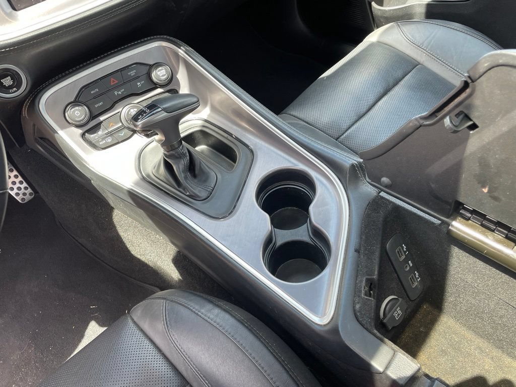 Used 2022 Dodge Challenger SXT w/ Plus Package RWD image 9
