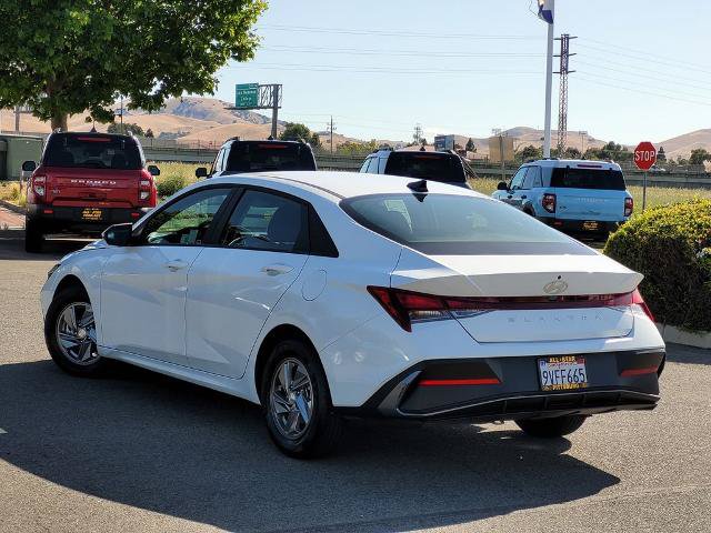 Used 2025 Hyundai Elantra SE FWD image 6